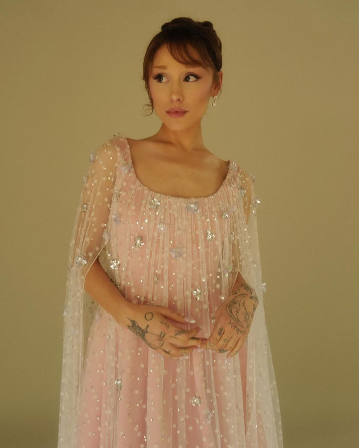 “Needs Help”: Ariana Grande&rsquo;s Photo With Noah Schnapp At Critics Choice Awards Has Fans Talking