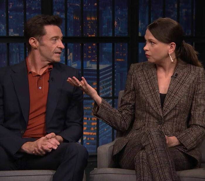 &ldquo;6 Fingers&rdquo;: Fans Spot Odd Detail In Hugh Jackman And Sutton Foster PDA Beach Photos