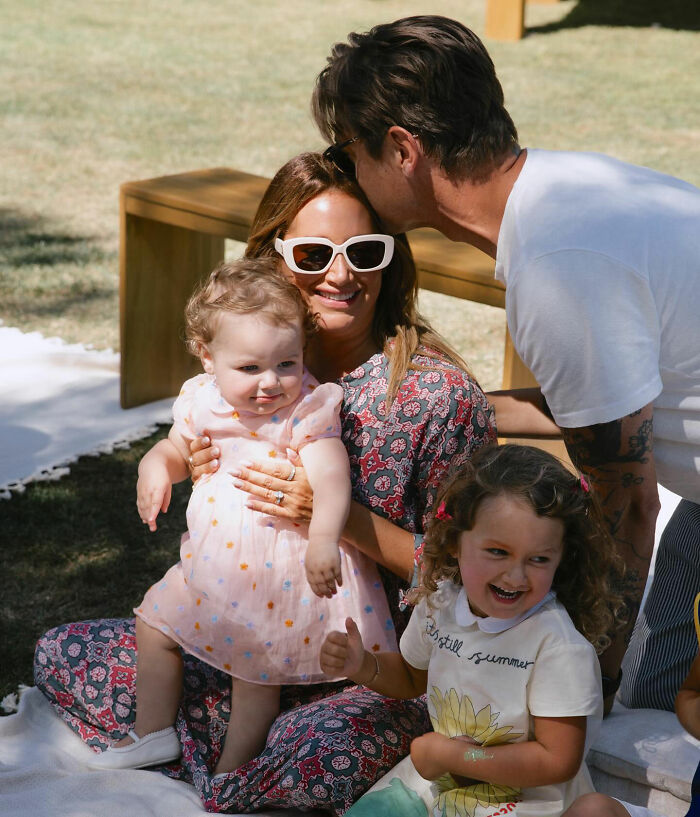 Ashley Tisdale Calls Out ‘Toxic’ Celebrity Mom Group, Accuses Them Of ‘Mean-Girl’ Behavior Ashley Tisdale Calls Out ‘Toxic’ Celebrity Mom Group, Accuses Them Of ‘Mean-Girl’ Behavior