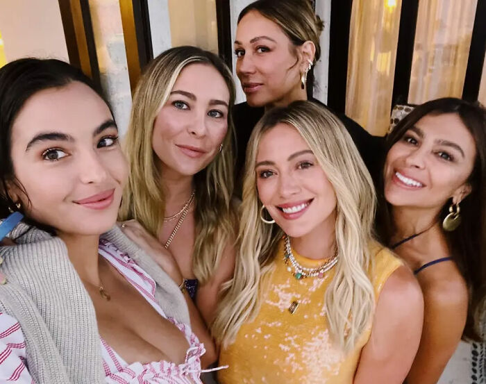 Ashley Tisdale Calls Out ‘Toxic’ Celebrity Mom Group, Accuses Them Of ‘Mean-Girl’ Behavior Ashley Tisdale Calls Out ‘Toxic’ Celebrity Mom Group, Accuses Them Of ‘Mean-Girl’ Behavior