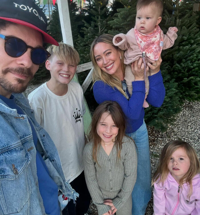 Ashley Tisdale Calls Out ‘Toxic’ Celebrity Mom Group, Accuses Them Of ‘Mean-Girl’ Behavior Ashley Tisdale Calls Out ‘Toxic’ Celebrity Mom Group, Accuses Them Of ‘Mean-Girl’ Behavior