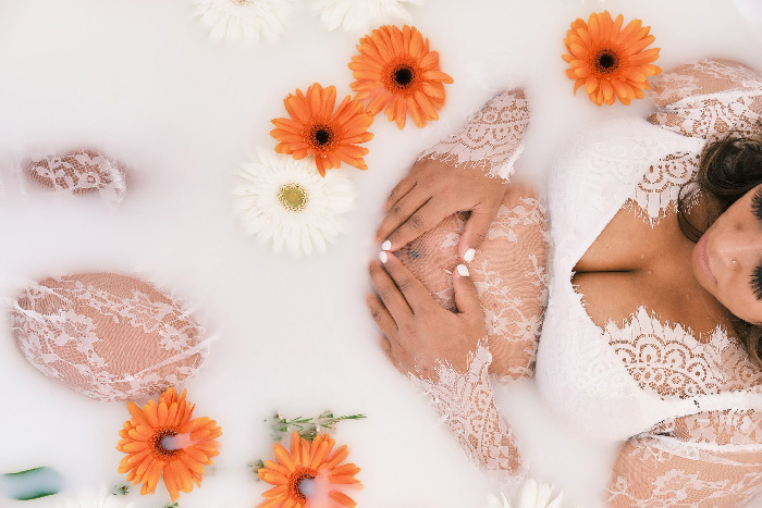 30 Creative Maternity Photoshoot Ideas To Try Right Now