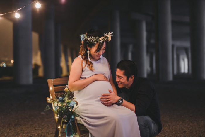 30 Creative Maternity Photoshoot Ideas To Try Right Now