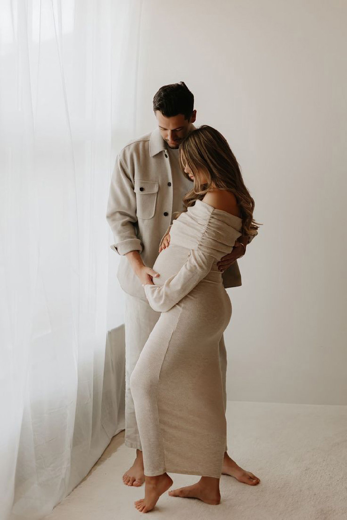 30 Creative Maternity Photoshoot Ideas To Try Right Now