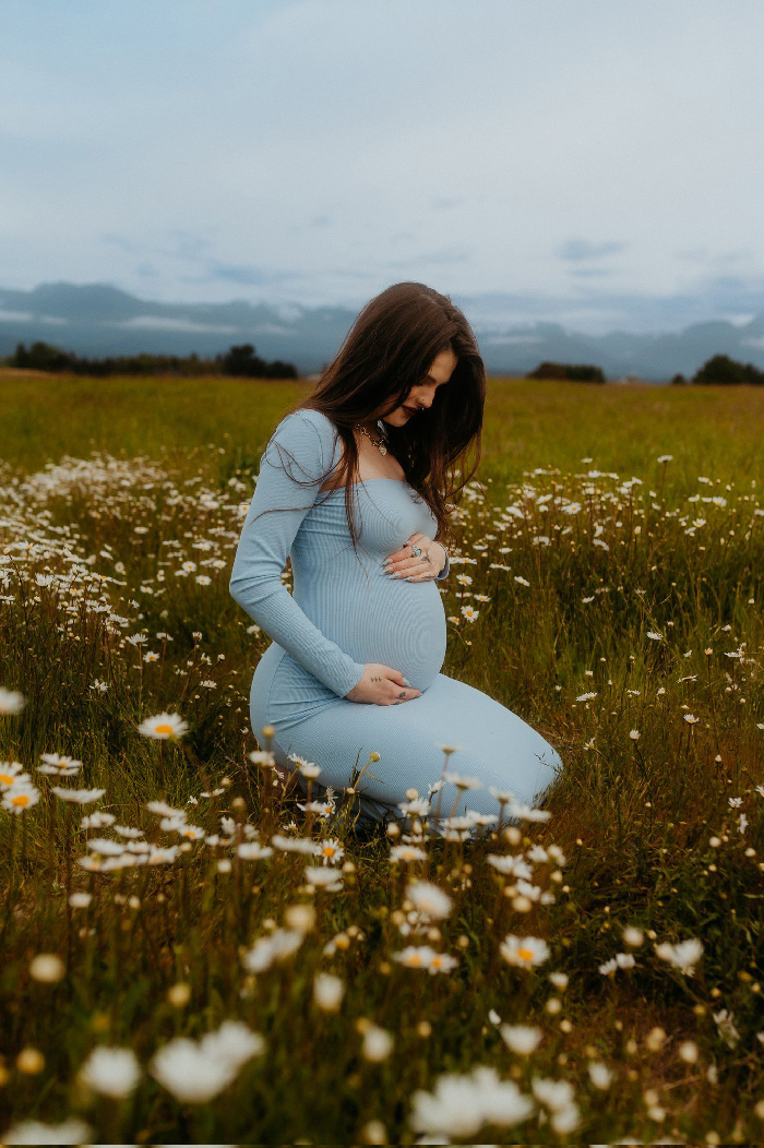 30 Creative Maternity Photoshoot Ideas To Try Right Now