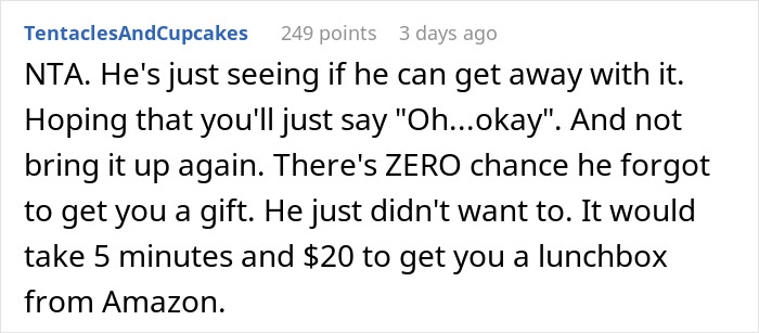 Man Fails To Buy His GF Any Christmas Presents Then Claims The Holiday Just “Snuck Up” On Him Man Fails To Buy His GF Any Christmas Presents Then Claims The Holiday Just “Snuck Up” On Him