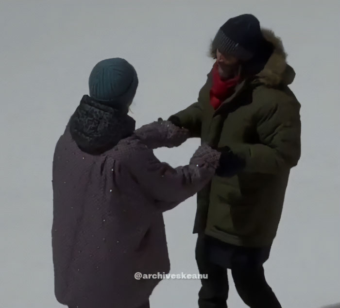 Video Of Keanu Reeves “In Pain” While Ice Skating With Girlfriend Reignites Conspiracy Theories Video Of Keanu Reeves “In Pain” While Ice Skating With Girlfriend Reignites Conspiracy Theories