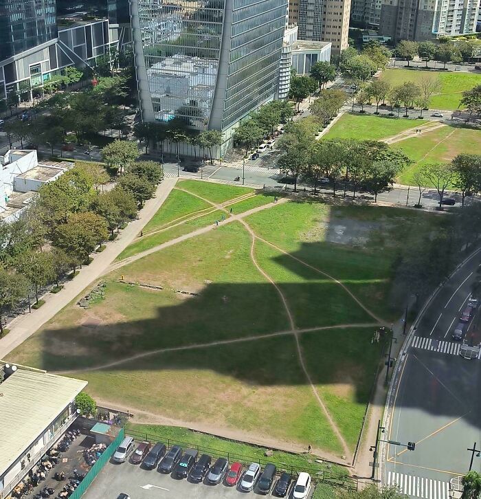 94 &ldquo;Desire Paths&rdquo; That Show How Cities Plan In Theory &mdash; And People Walk In Reality (New Pics)