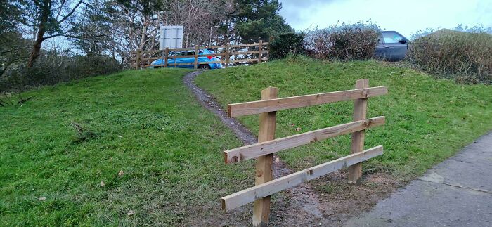 94 &ldquo;Desire Paths&rdquo; That Show How Cities Plan In Theory &mdash; And People Walk In Reality (New Pics)