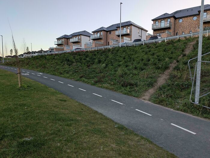 94 &ldquo;Desire Paths&rdquo; That Show How Cities Plan In Theory &mdash; And People Walk In Reality (New Pics)