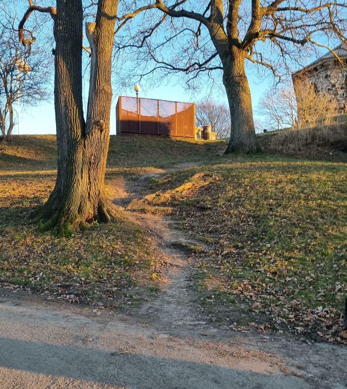 94 &ldquo;Desire Paths&rdquo; That Show How Cities Plan In Theory &mdash; And People Walk In Reality (New Pics)