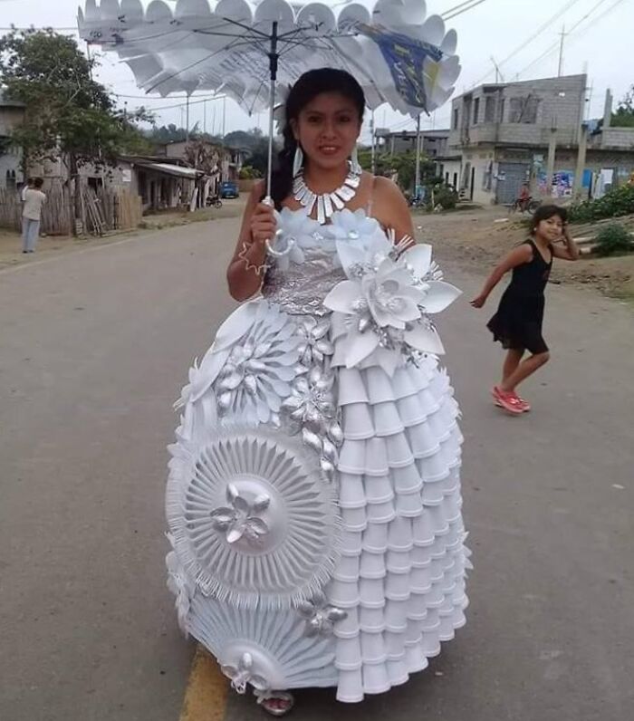 30 Wedding Dresses That Reveal Questionable Taste
