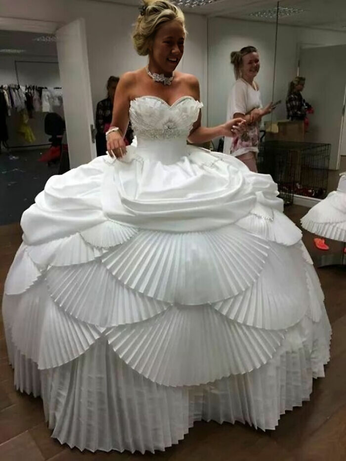 30 Wedding Dresses That Reveal Questionable Taste