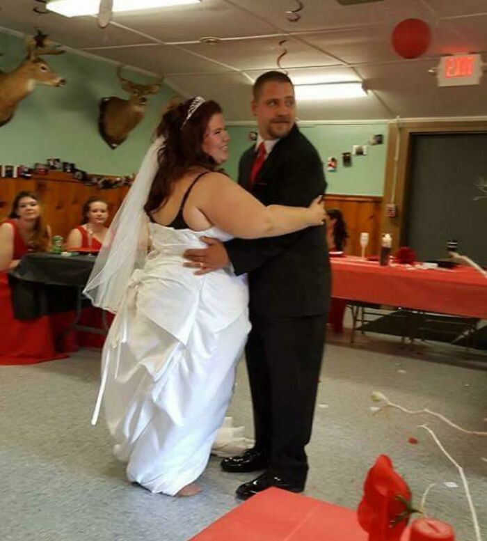 30 Wedding Dresses That Reveal Questionable Taste