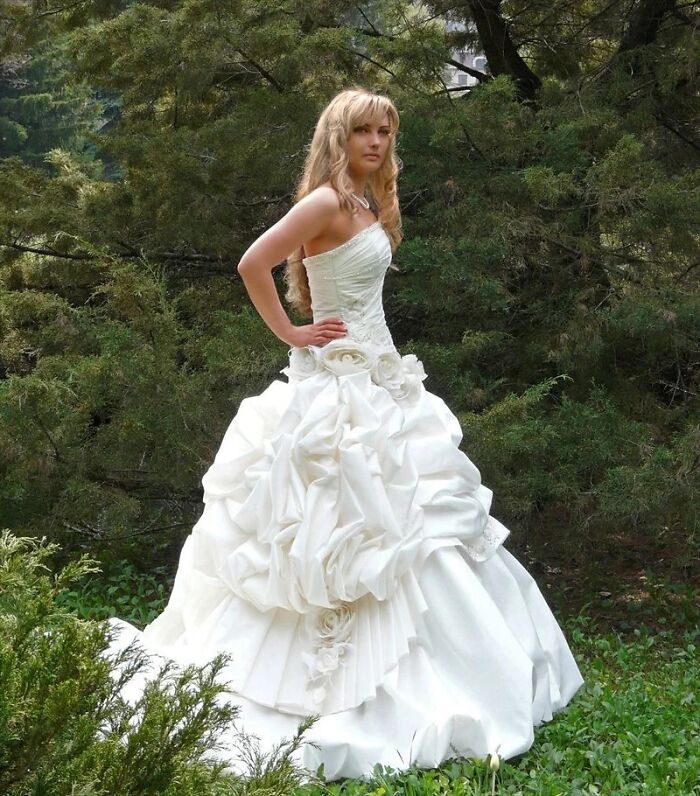 30 Wedding Dresses That Reveal Questionable Taste