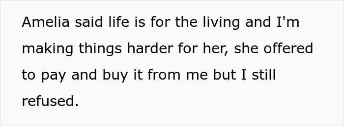 Mom Clings To Daughter&rsquo;s Wedding Dress After Losing Her, Older Daughter Mad Mom Won&rsquo;t Hand It Over