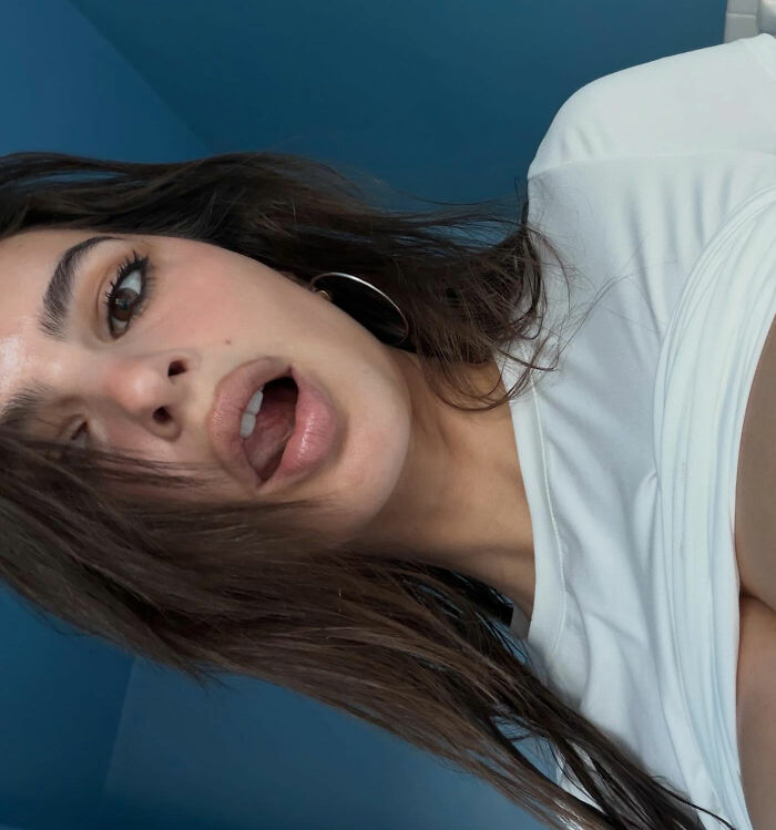 &ldquo;Horrifying&rdquo;: Emily Ratajkowski Accused Of Disrespecting The Hijab In Post With Twerking Video