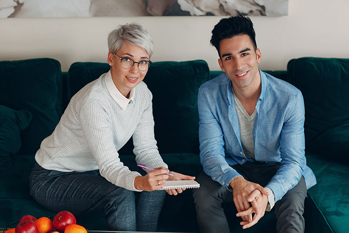 Cunning MIL Hijacks DIL’s Christmas Present For Fianc&eacute; And Pretends It’s From Her, DIL Uncomfortable