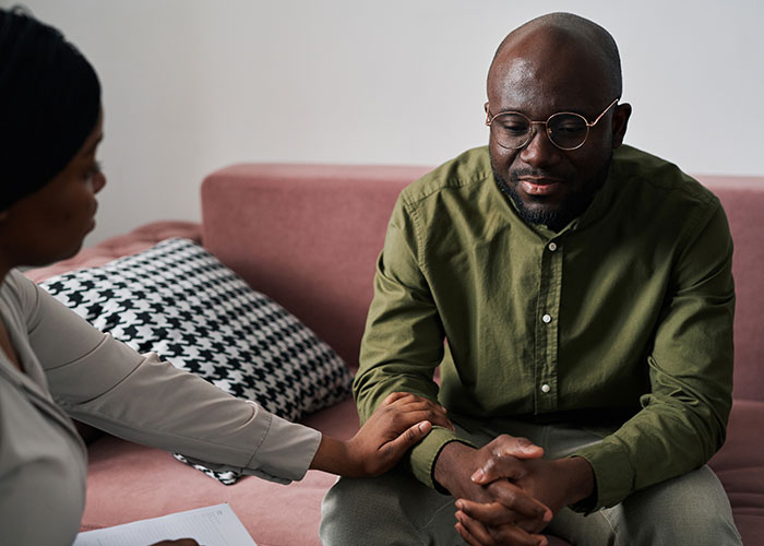 Fianc&eacute;e&rsquo;s Obsession With Her Bully Ruins Relationships: “Ella Has Been Stalking Her”