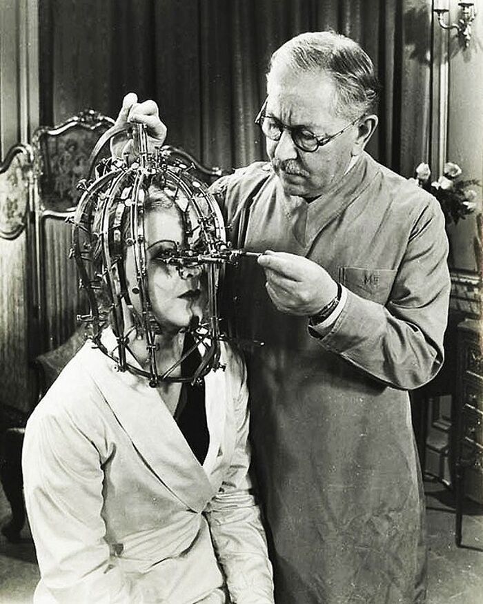 92 Old Black & White Pics You Might Enjoy If You Like Everything Odd And Creepy