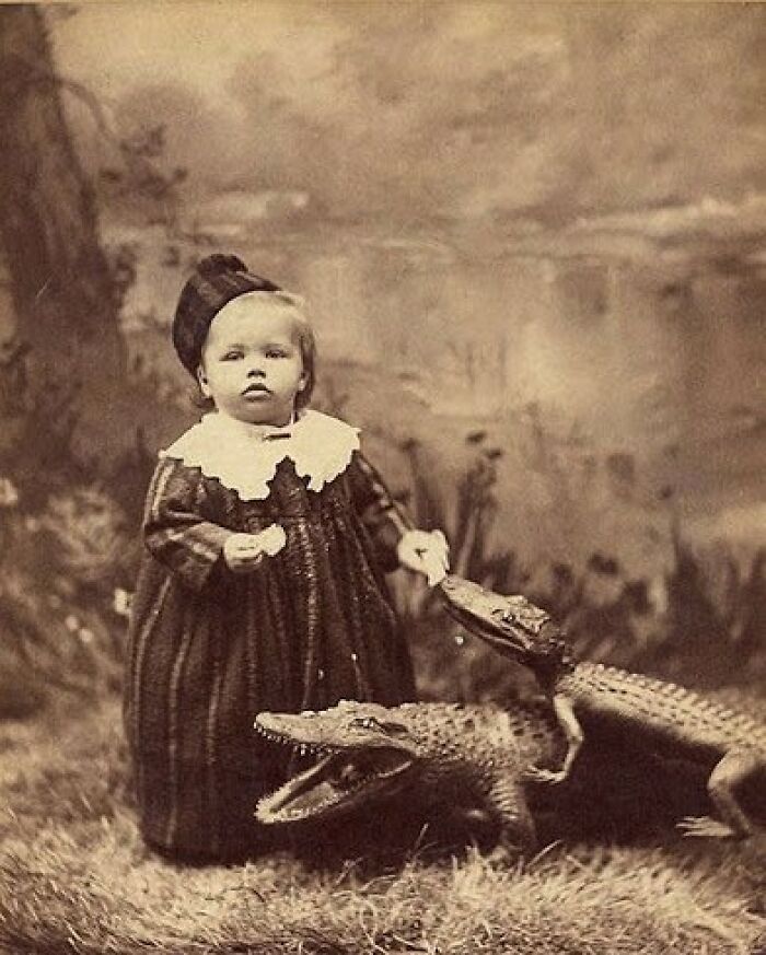 92 Old Black & White Pics You Might Enjoy If You Like Everything Odd And Creepy