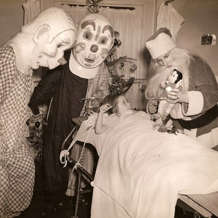 92 Old Black & White Pics You Might Enjoy If You Like Everything Odd And Creepy