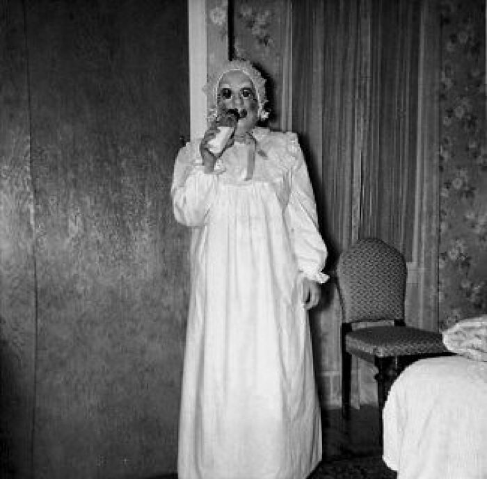 92 Old Black & White Pics You Might Enjoy If You Like Everything Odd And Creepy