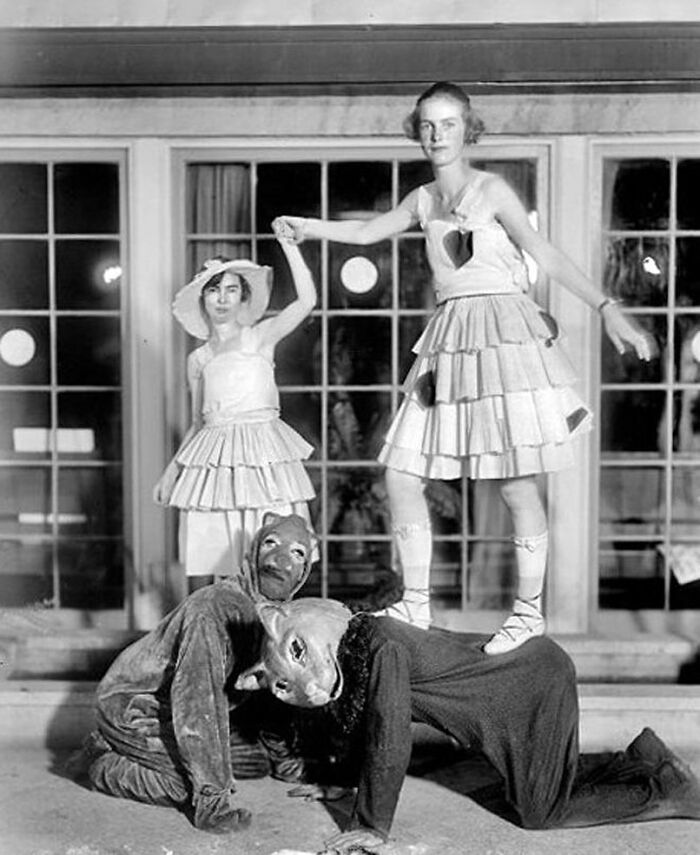 92 Old Black & White Pics You Might Enjoy If You Like Everything Odd And Creepy