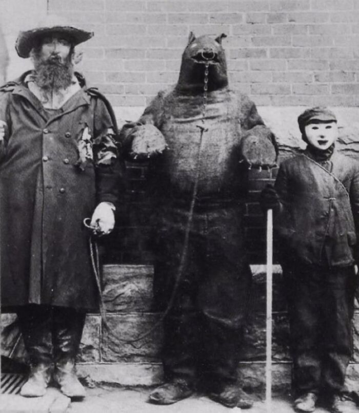 92 Old Black & White Pics You Might Enjoy If You Like Everything Odd And Creepy