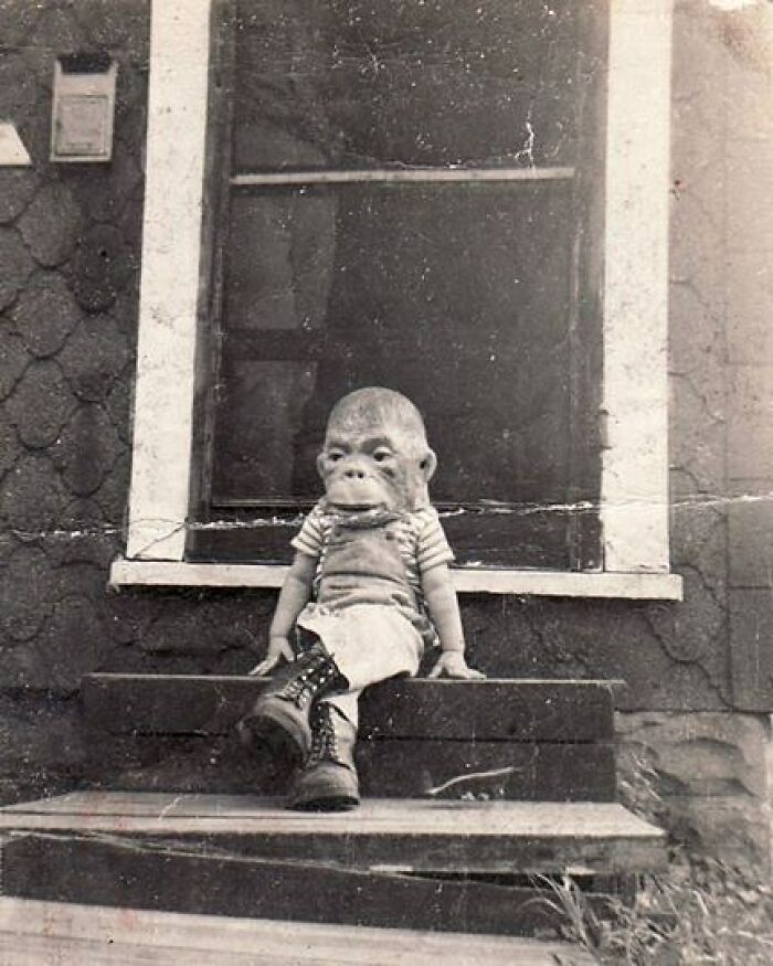 92 Old Black & White Pics You Might Enjoy If You Like Everything Odd And Creepy