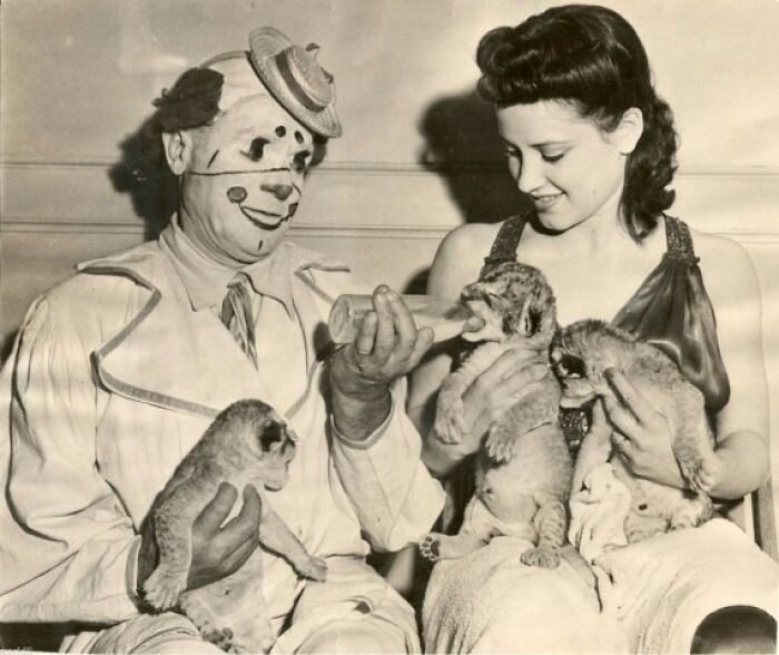 92 Old Black & White Pics You Might Enjoy If You Like Everything Odd And Creepy