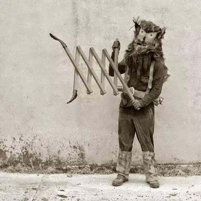 92 Old Black & White Pics You Might Enjoy If You Like Everything Odd And Creepy