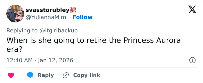 &ldquo;Electric Head&rdquo;: Elle Fanning&rsquo;s Golden Globes Look Sparks Divided Fan Reactions