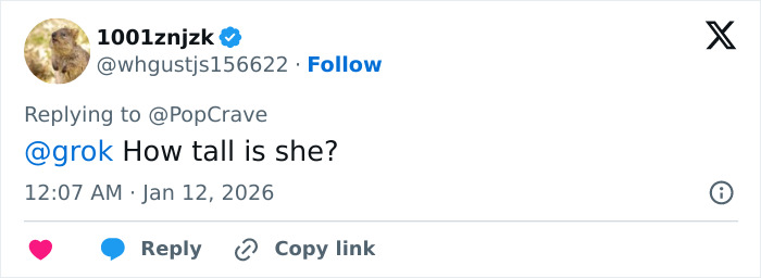 &ldquo;Electric Head&rdquo;: Elle Fanning&rsquo;s Golden Globes Look Sparks Divided Fan Reactions