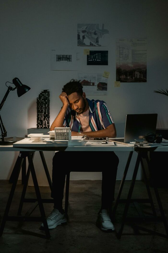 69 Stories Of 3 AM Chaos During The Night Shift That Made Workers Think, “I Don’t Get Paid Enough For This&rdquo;