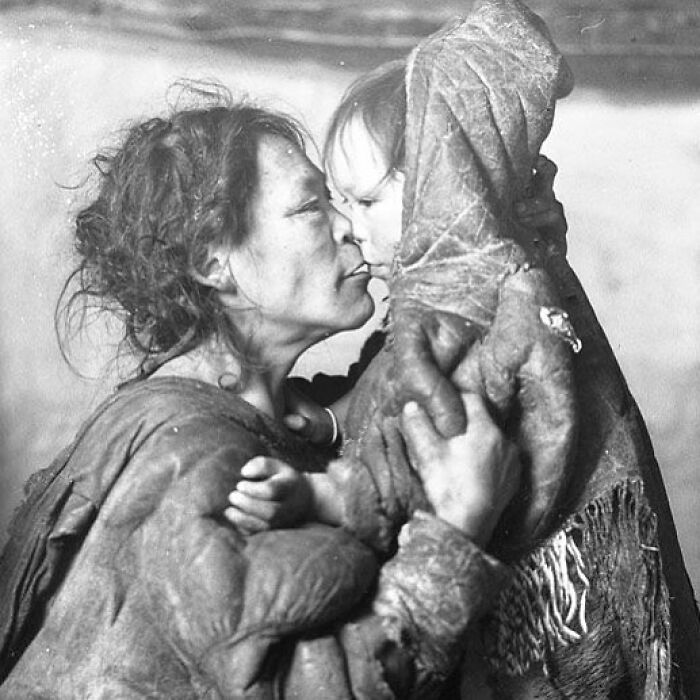 113 Photographs That Show The Sad, Beautiful, And Sometimes Horrific History Of Humanity