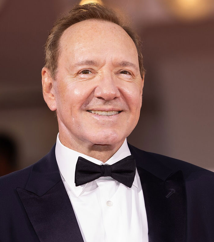 40 Celebs Who Lost It All And Only Have Themselves To Blame