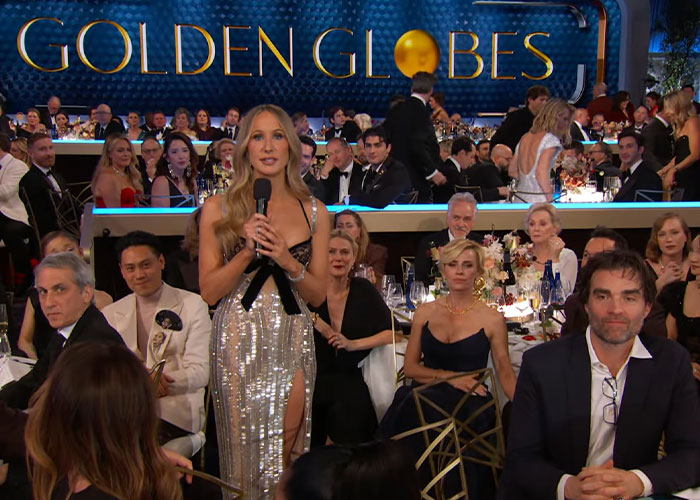 The 25 Most Awkward Moments From The 2026 Golden Globes That Had Fans Cringing