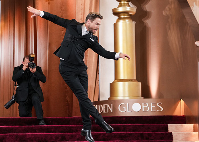 The 25 Most Awkward Moments From The 2026 Golden Globes That Had Fans Cringing
