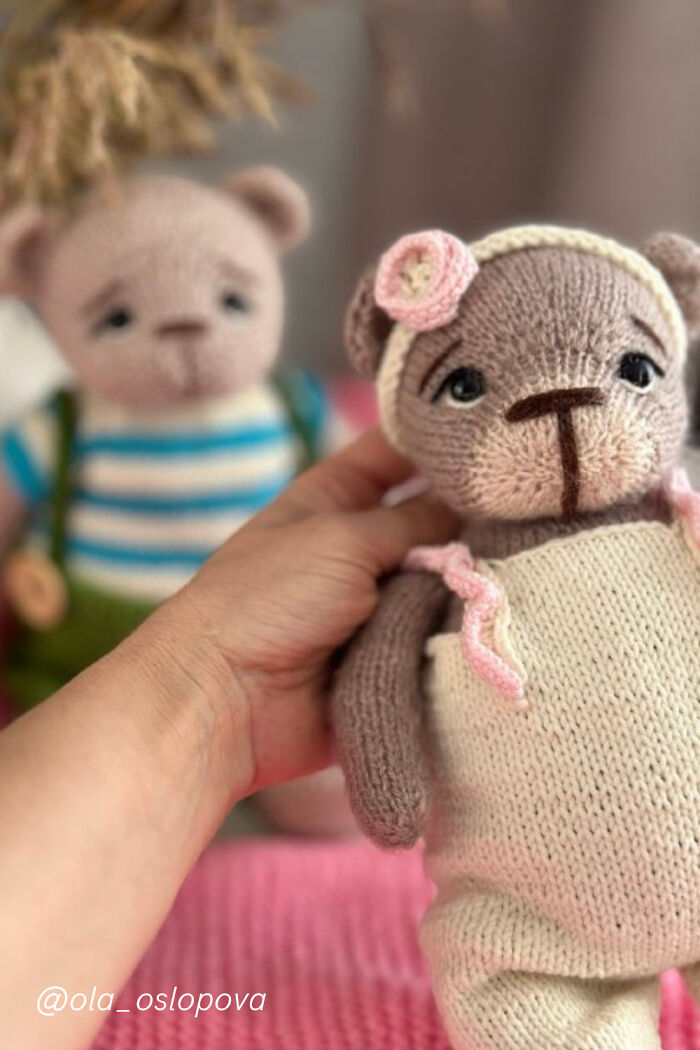 I Photograph The Teddy Bears I Knit Like Little Characters (5 Pics)