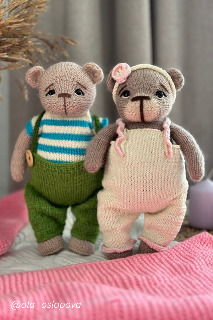 I Photograph The Teddy Bears I Knit Like Little Characters (5 Pics)