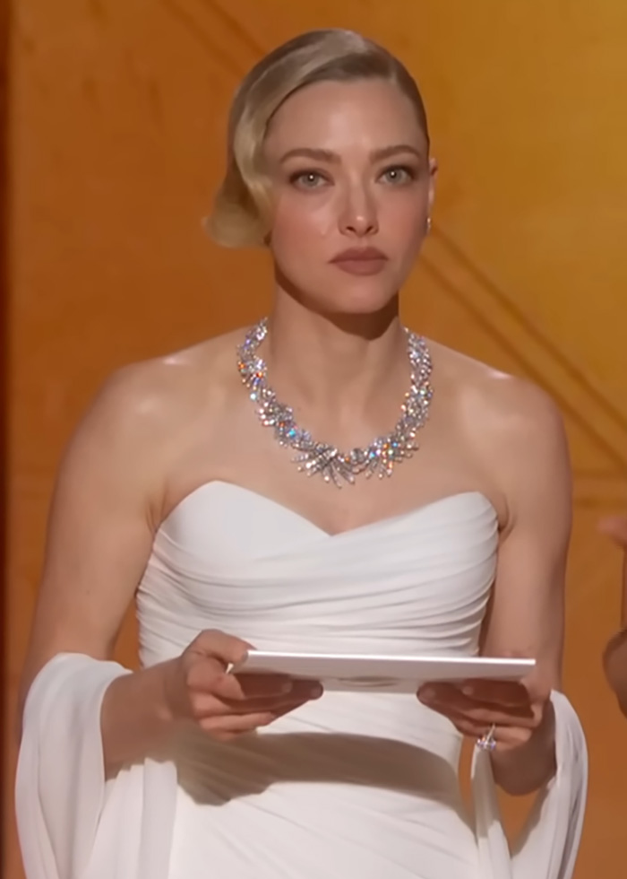 “Terrible Loser”: Amanda Seyfried’s Reaction To Double Loss At The Golden Globes Splits Netizens “Terrible Loser”: Amanda Seyfried’s Reaction To Double Loss At The Golden Globes Splits Netizens