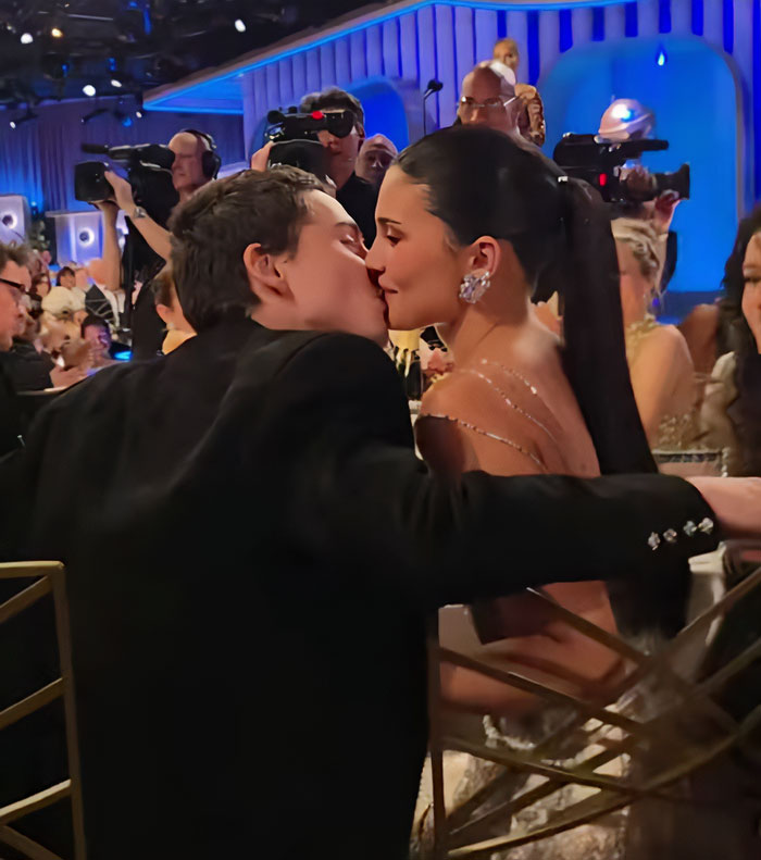 &ldquo;The Botox Gets Hard&rdquo;: Kylie Jenner&rsquo;s Beauty Hack For The Golden Globes Sparks Wild Reactions