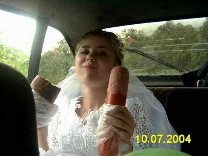 32 Awkward Wedding Photos That Will Make You Laugh And Cringe At The Same Time