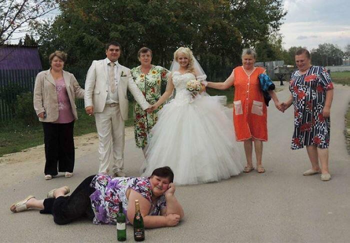 32 Awkward Wedding Photos That Will Make You Laugh And Cringe At The Same Time