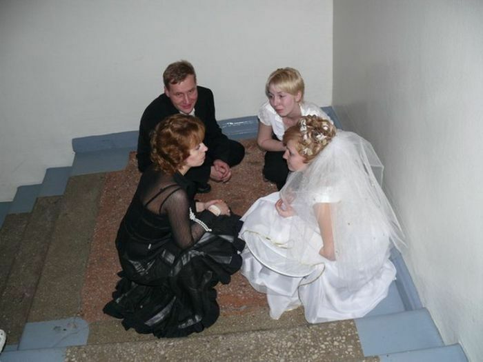 32 Awkward Wedding Photos That Will Make You Laugh And Cringe At The Same Time