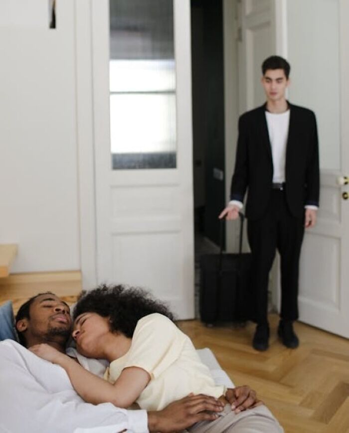 32 People Spill The Tea On Their Biggest Family Secrets