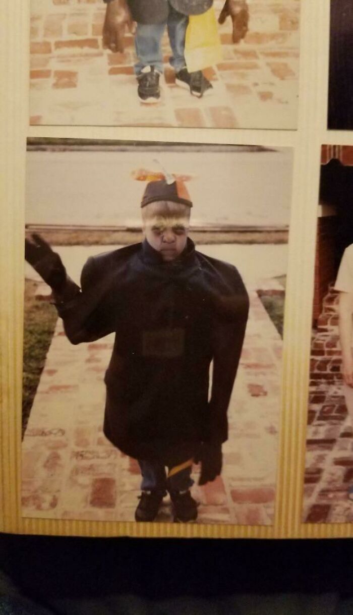 27 Creepy Old-School Photos That Feel Slightly Cursed (New Pics)