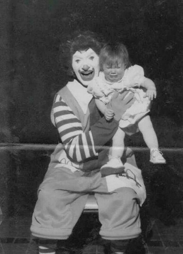 27 Creepy Old-School Photos That Feel Slightly Cursed (New Pics)