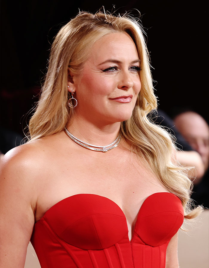 Alicia Silverstone “Glitching” At The Golden Globes Goes Viral As Past Controversies Resurface